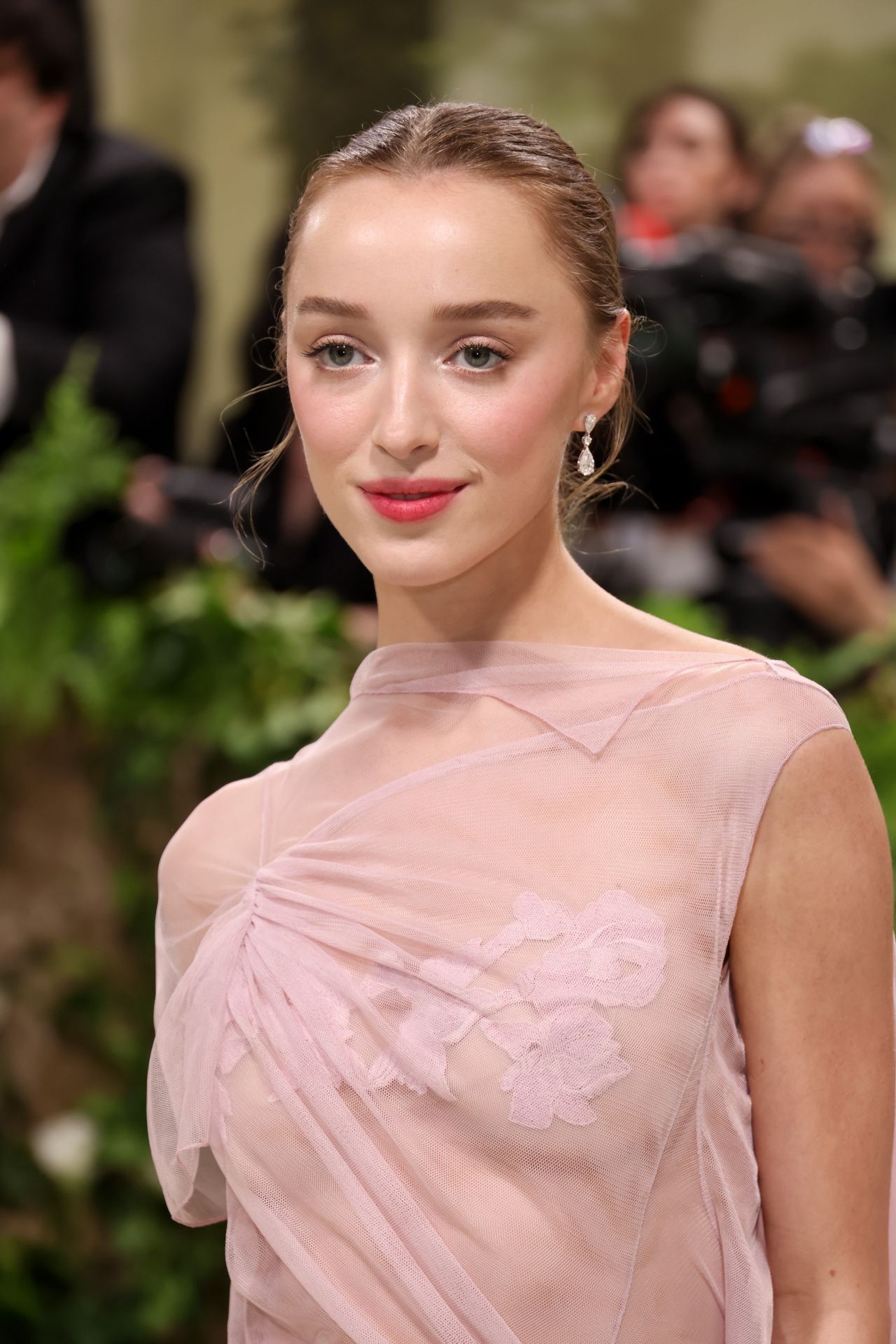 Phoebe Dynevor Makes History at Met Gala 2024 in Victoria Beckham Creation in New York05